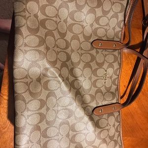 Coach signature City tote with zipper